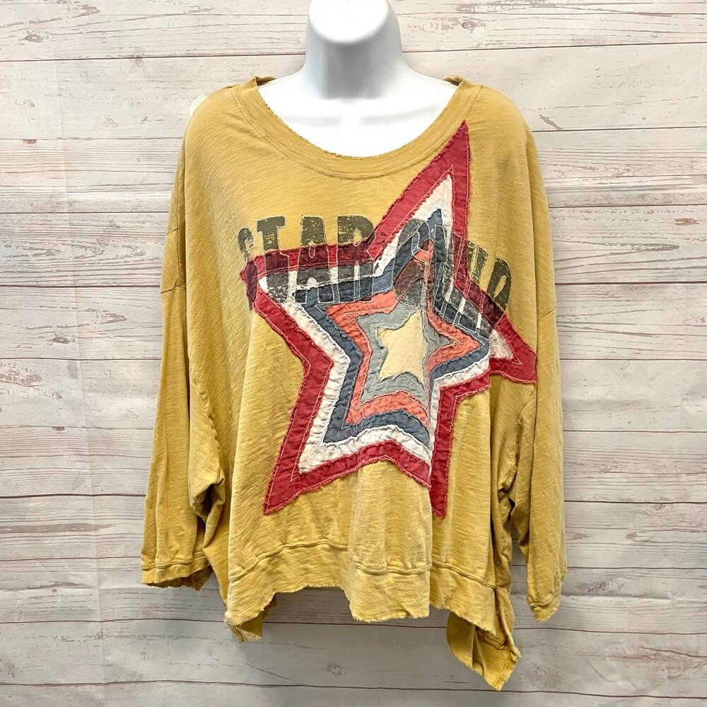 Magnolia Pearl Yellow Star Graphic Top
